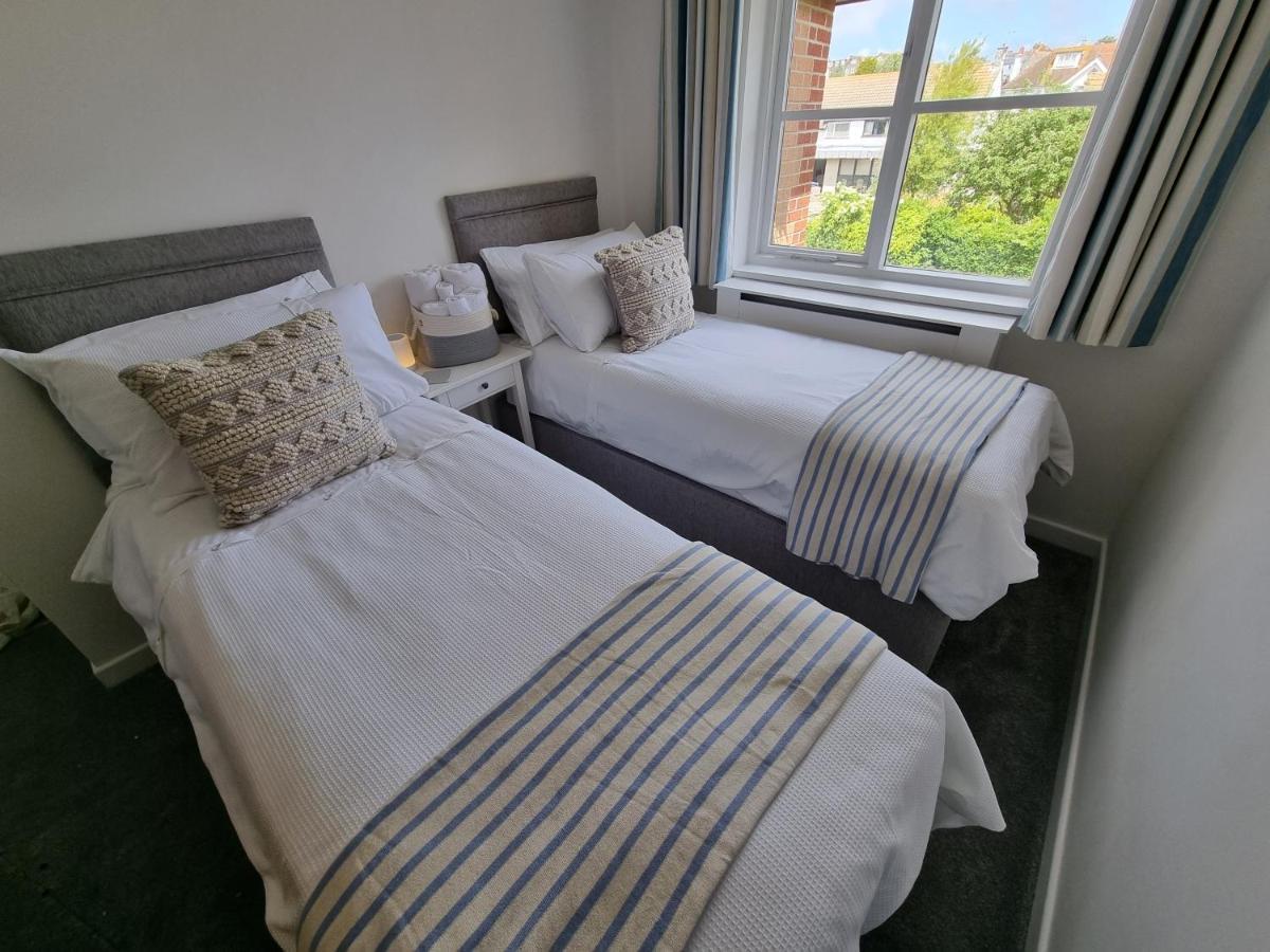 Апартаменты Hightide - 2 Bed With Parking, Balcony & Sea View. Суонидж Экстерьер фото