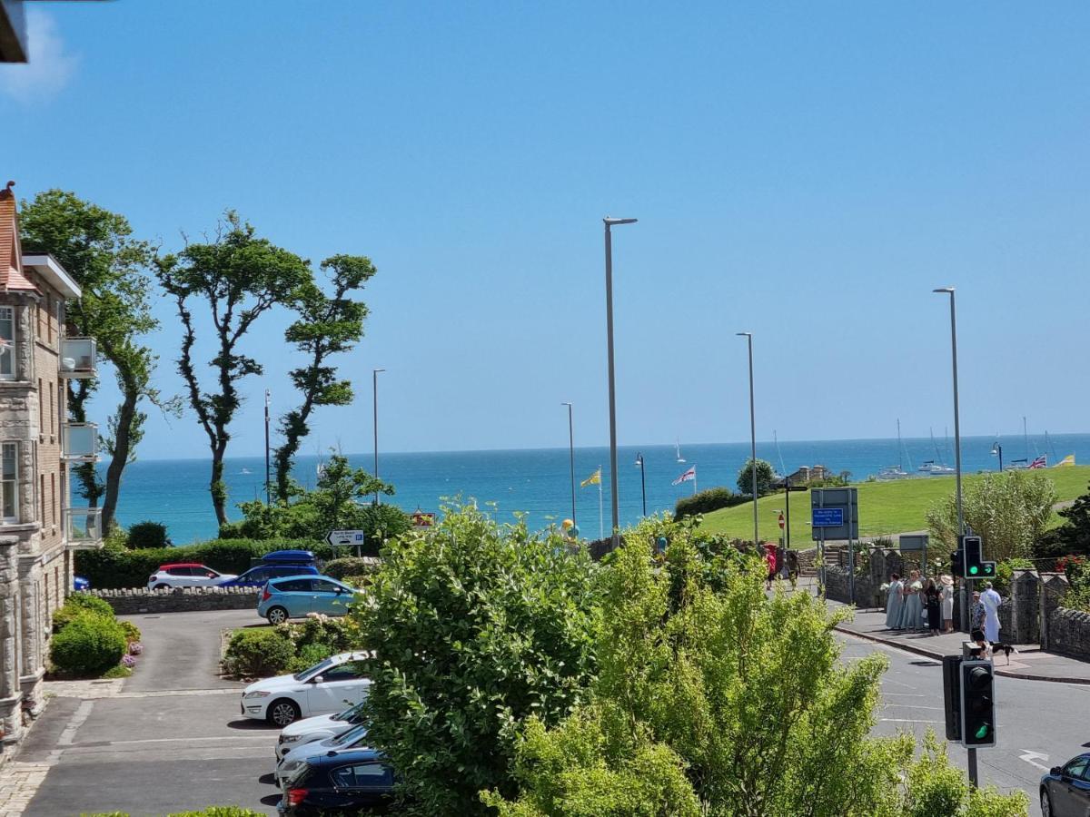Апартаменты Hightide - 2 Bed With Parking, Balcony & Sea View. Суонидж Экстерьер фото