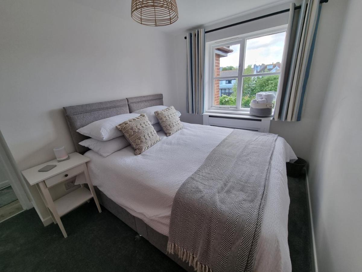 Апартаменты Hightide - 2 Bed With Parking, Balcony & Sea View. Суонидж Экстерьер фото