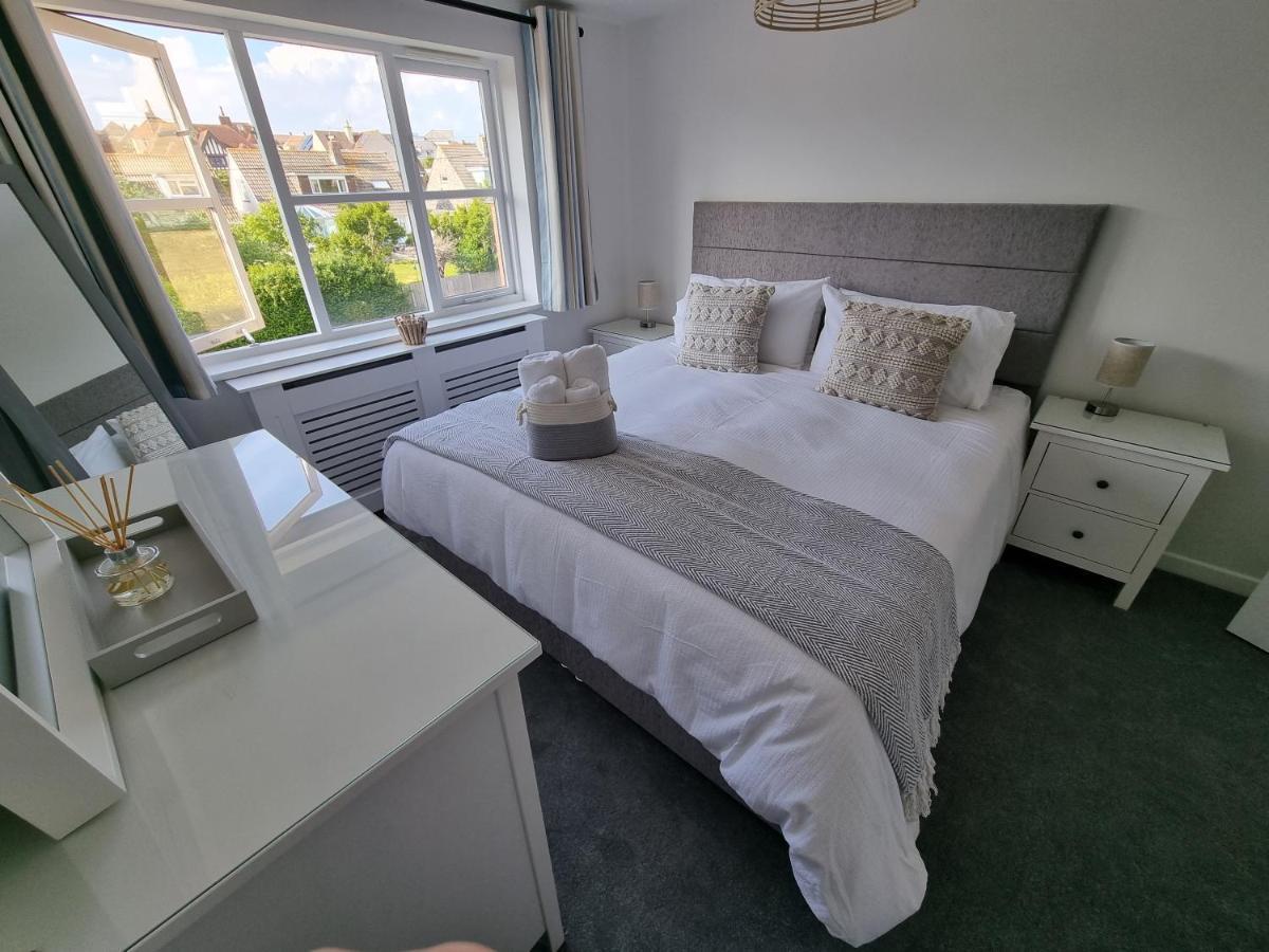 Апартаменты Hightide - 2 Bed With Parking, Balcony & Sea View. Суонидж Экстерьер фото