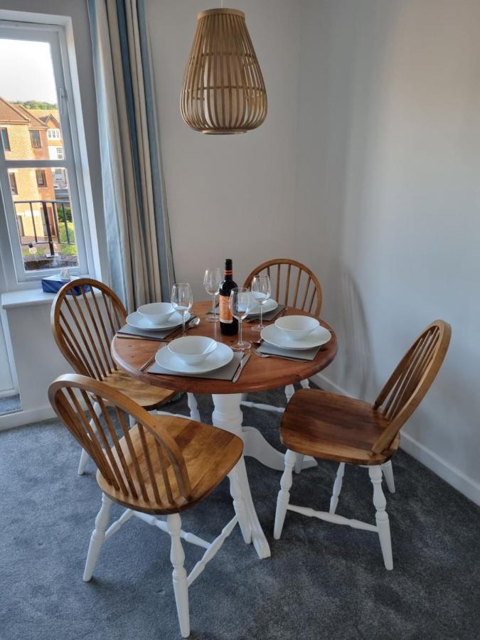 Апартаменты Hightide - 2 Bed With Parking, Balcony & Sea View. Суонидж Экстерьер фото