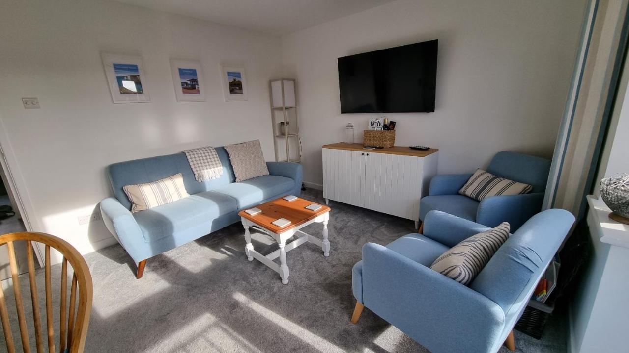 Апартаменты Hightide - 2 Bed With Parking, Balcony & Sea View. Суонидж Экстерьер фото