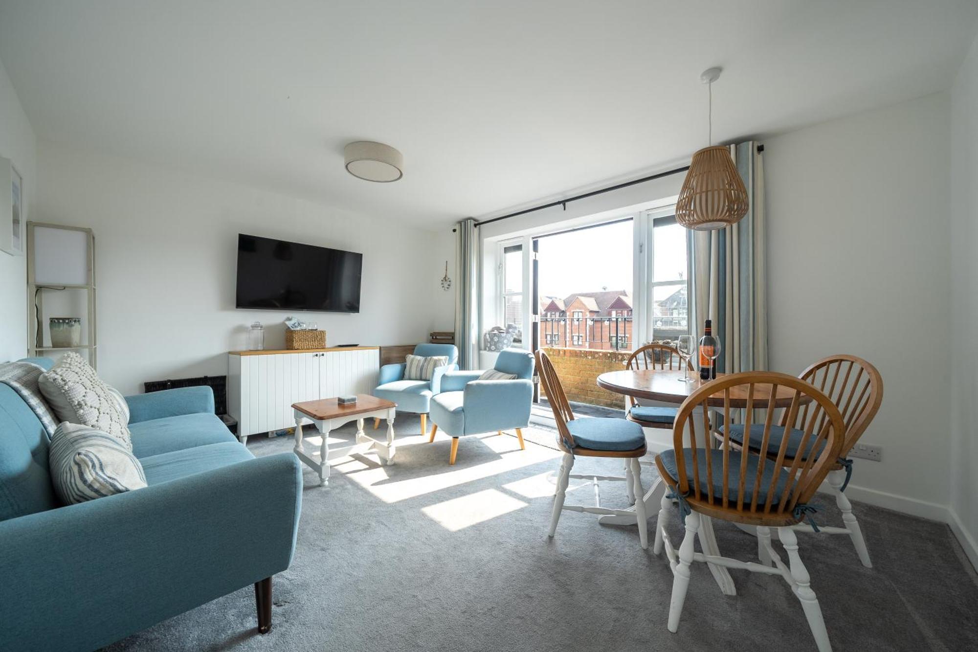 Апартаменты Hightide - 2 Bed With Parking, Balcony & Sea View. Суонидж Экстерьер фото